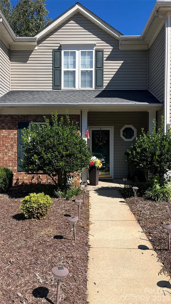 8948 Cinnabay Drive, Charlotte, NC 28216
