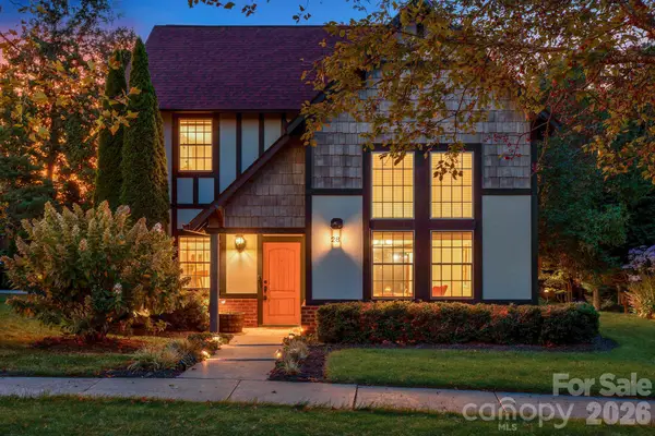 28 Trafalgar Circle, Asheville, NC 28805