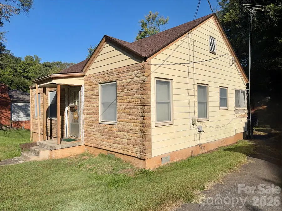 216 W 9th Street, Newton, NC 28658 - #3