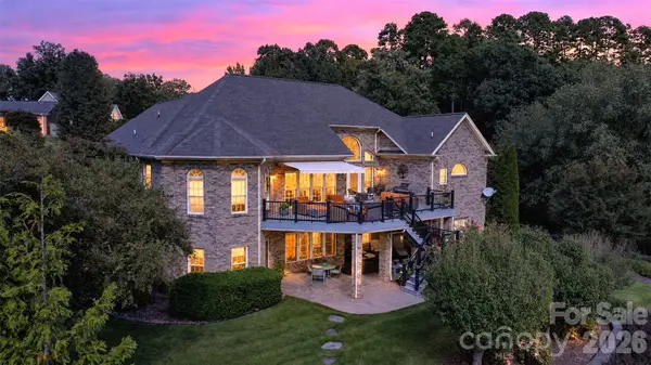 76 Divot Court, Hickory, NC 28601