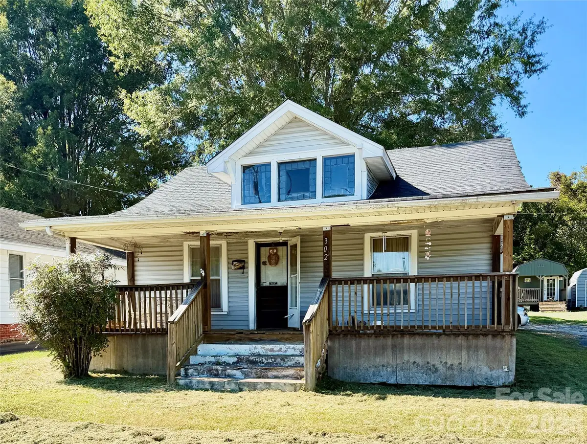 302 33rd Street Sw, Hickory, NC 28602 - #1