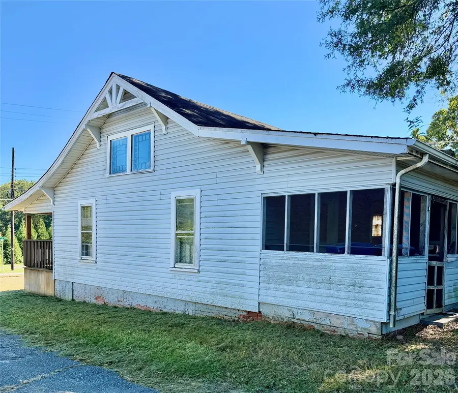 302 33rd Street Sw, Hickory, NC 28602 - #3