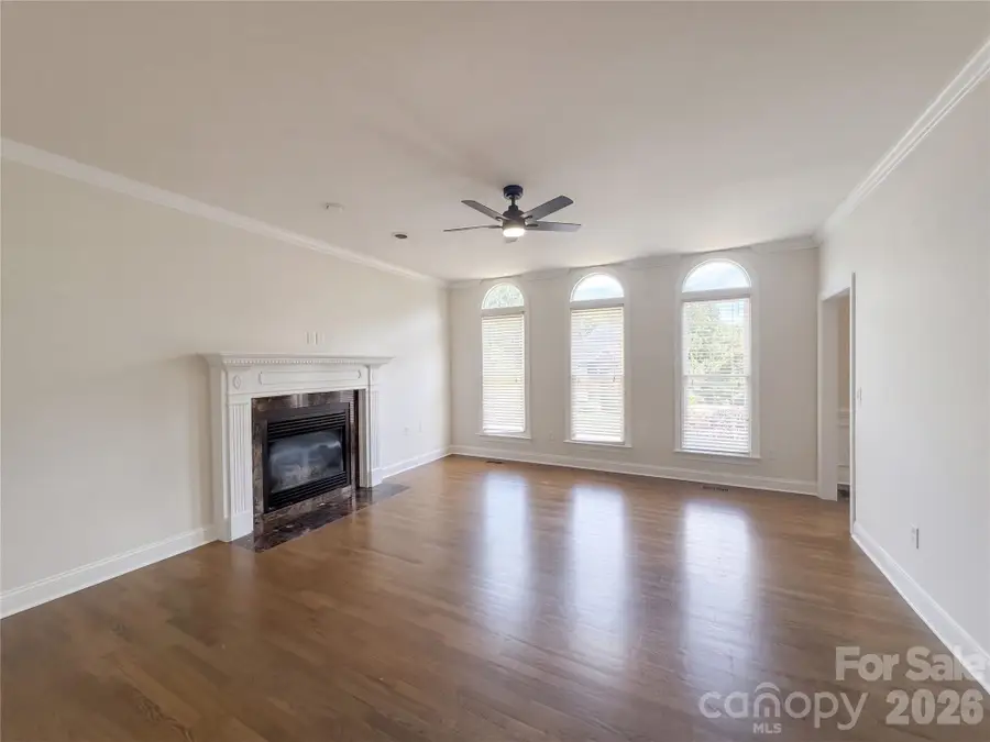 4215 3rd Street Nw, Hickory, NC 28601 - #2