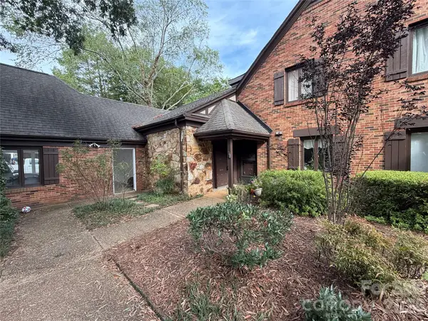 7022 Quail Hill Road, Charlotte, NC 28210