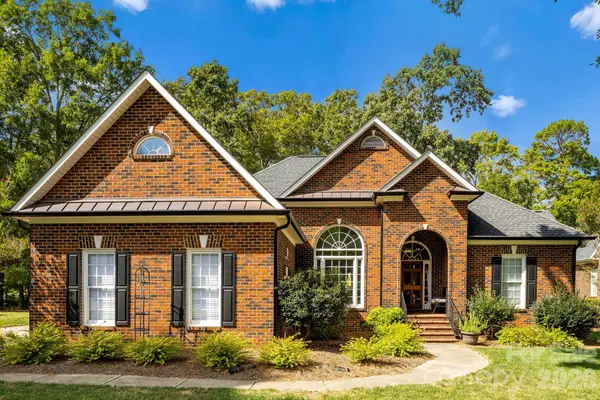 2316 Caernarfon Lane, Matthews, NC 28104