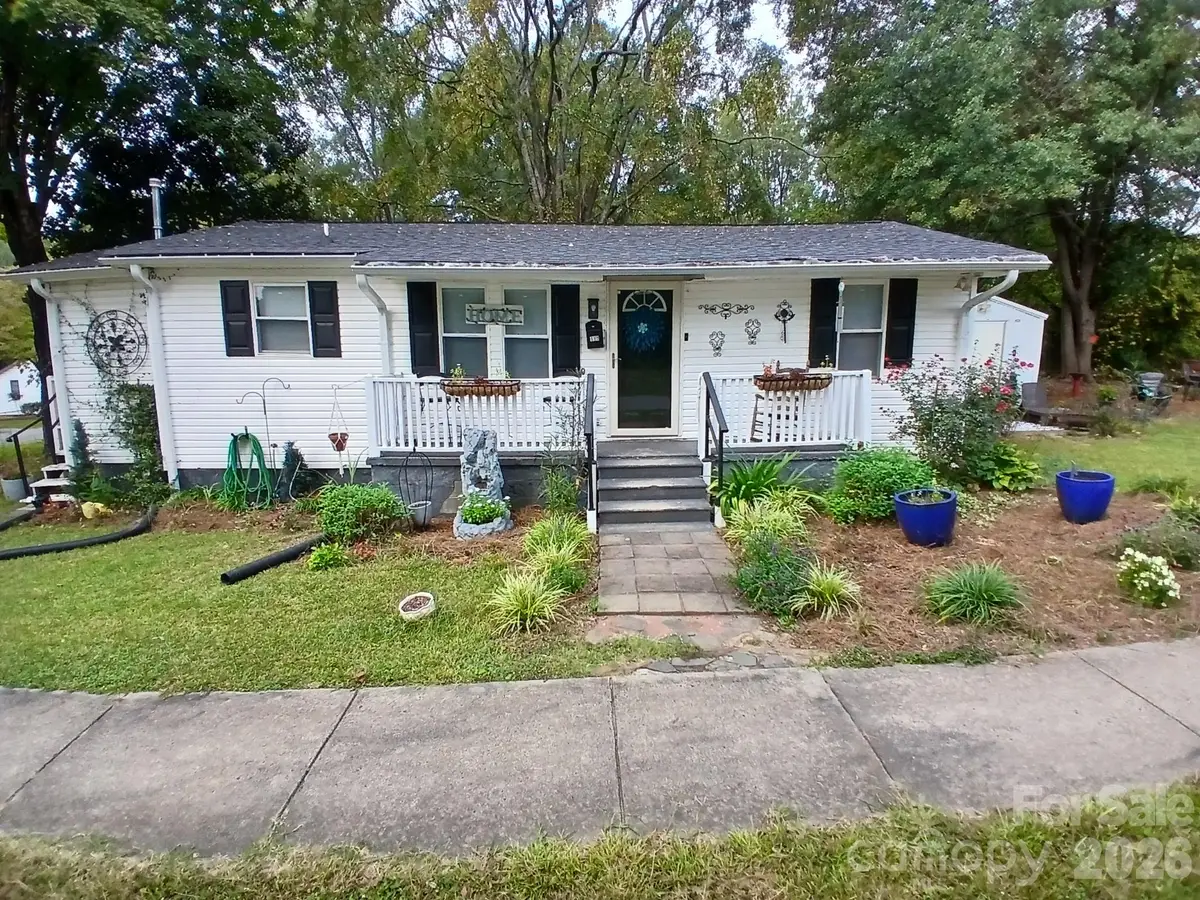 115 S Davis Street, Dallas, NC 28034 - #1