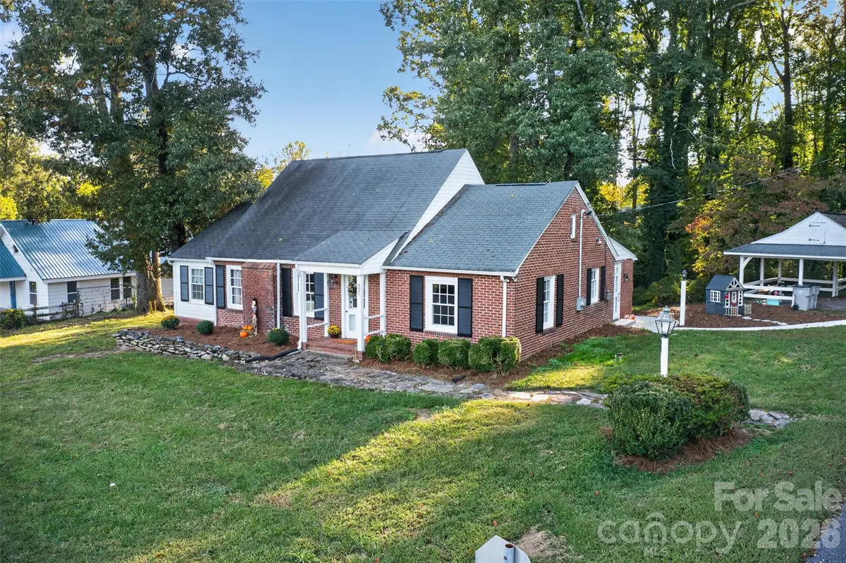 321 Beall Street Nw, Lenoir, NC 28645 - #1