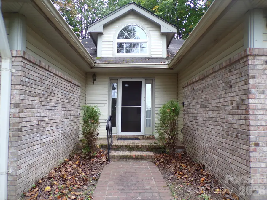 10 Governors Drive, Hendersonville, NC 28791 - #3