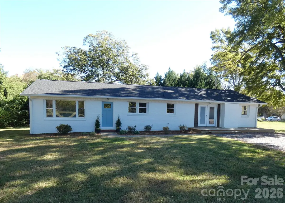 201 D Street, Statesville, NC 28677 - #1