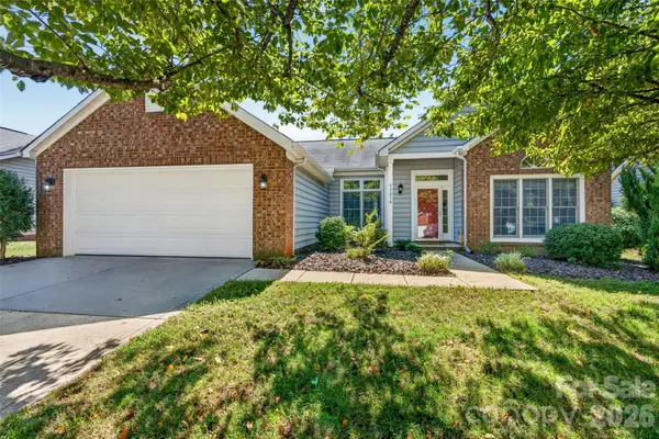 17214 Chardonnay Court, Cornelius, NC 28031