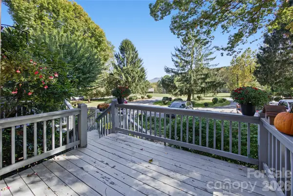 85 Wildflower Lane, Waynesville, NC 28786