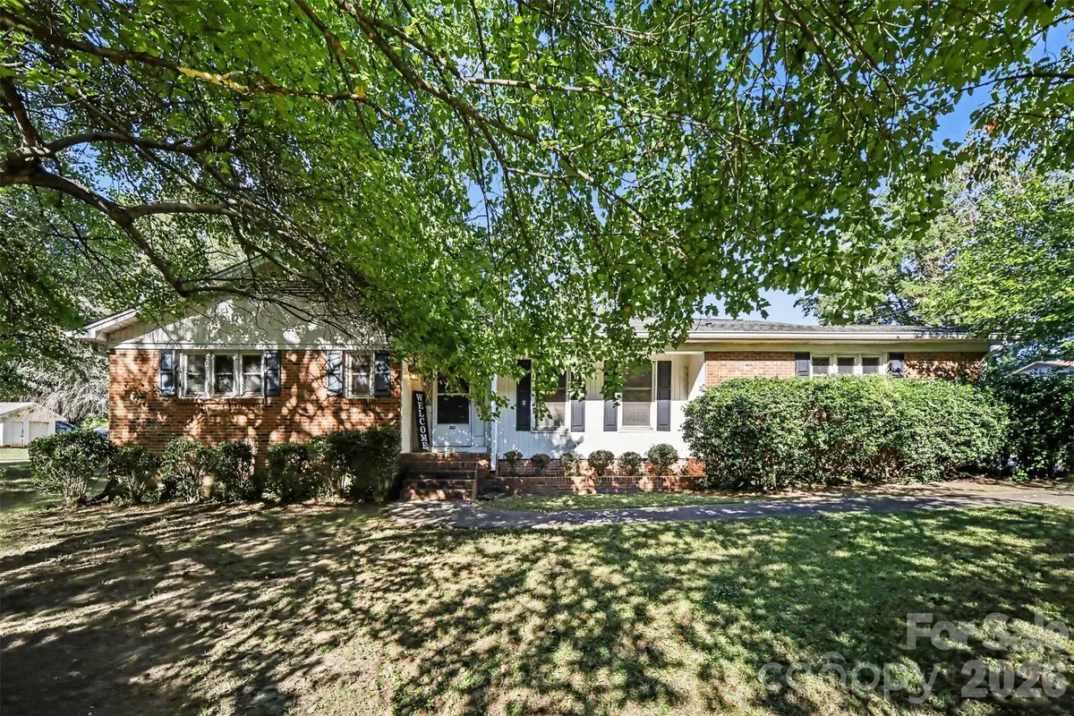 402 Sunset Circle, Dallas, NC 28034 - #1