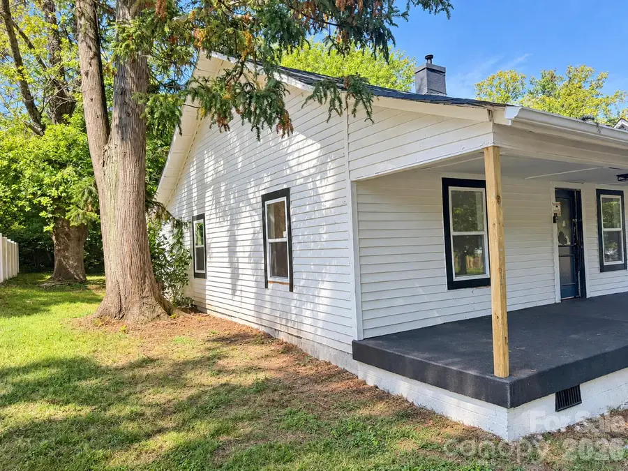 930 4th Street, Statesville, NC 28677 - #2