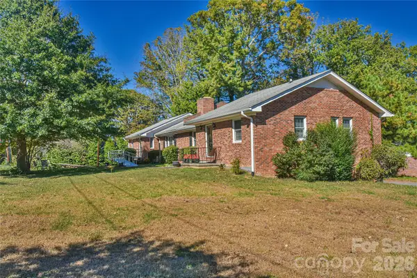 2 Adamswood Road, Asheville, NC 28803