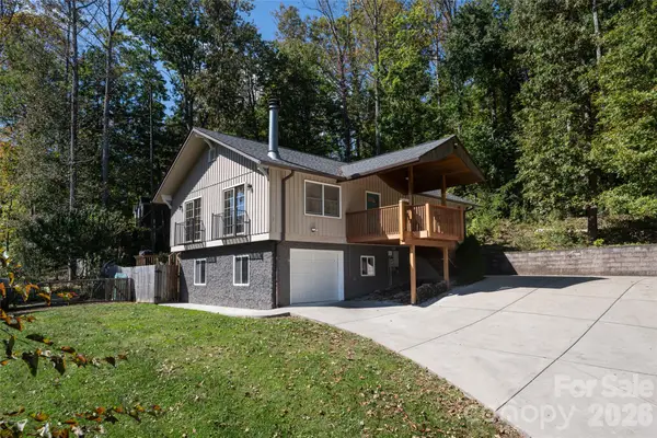 207 Beechwood Lakes Drive, Hendersonville, NC 28792