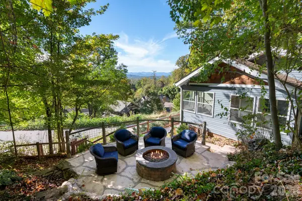 2 Skyview Place, Asheville, NC 28804