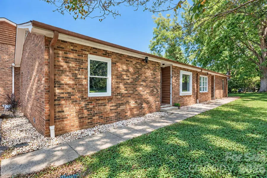 731 10th Avenue Ne, Hickory, NC 28601 - #3