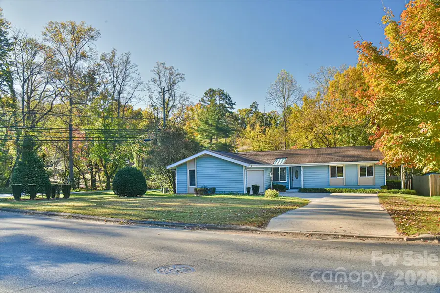 4 Knoll Ridge Drive, Asheville, NC 28804 - #2