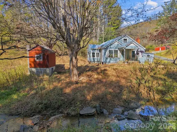 17 Hide Road, Bakersville, NC 28705