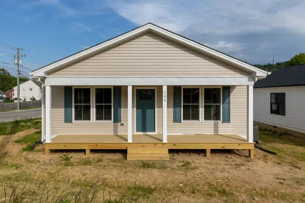 588 Delphine Ave N, Waynesboro, VA 22980