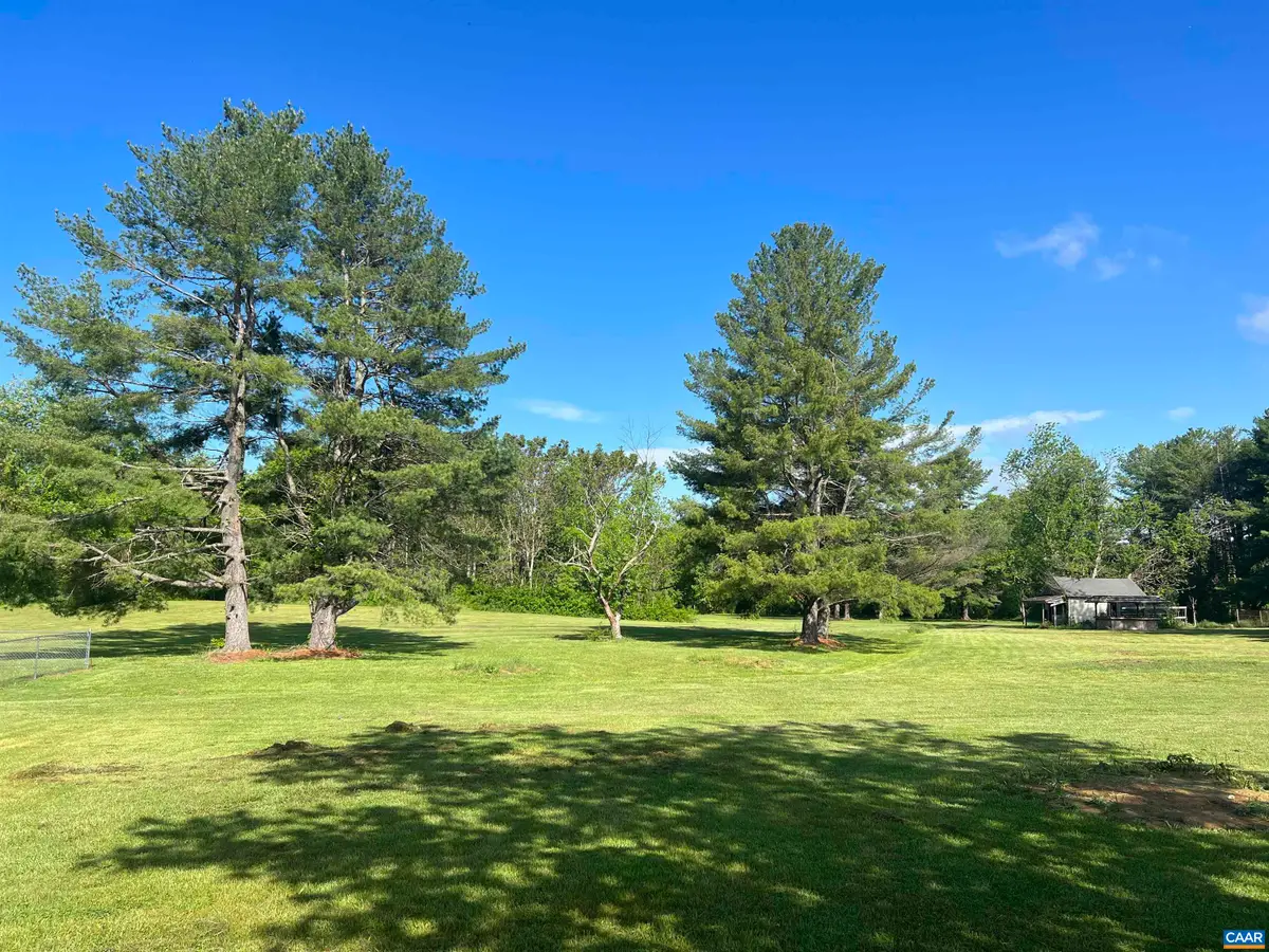 19 Mathews Ln, Lyndhurst, VA 22952 - #1