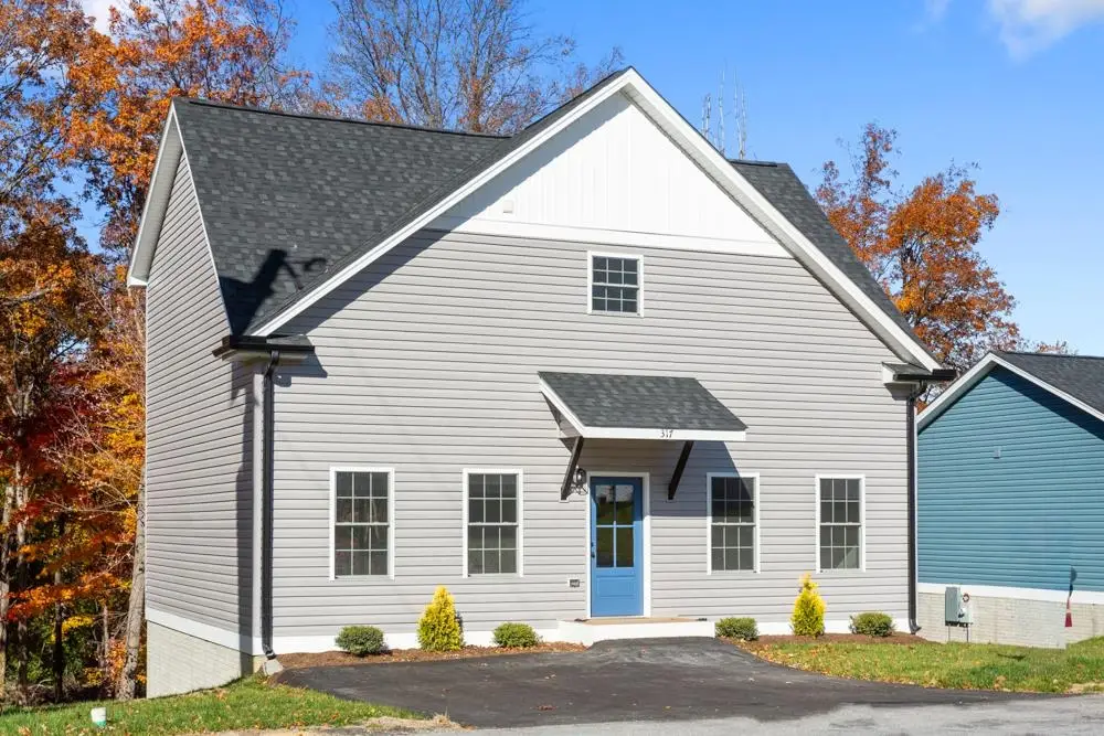 317 Ivanhoe Ave, Waynesboro, VA 22980 - #1