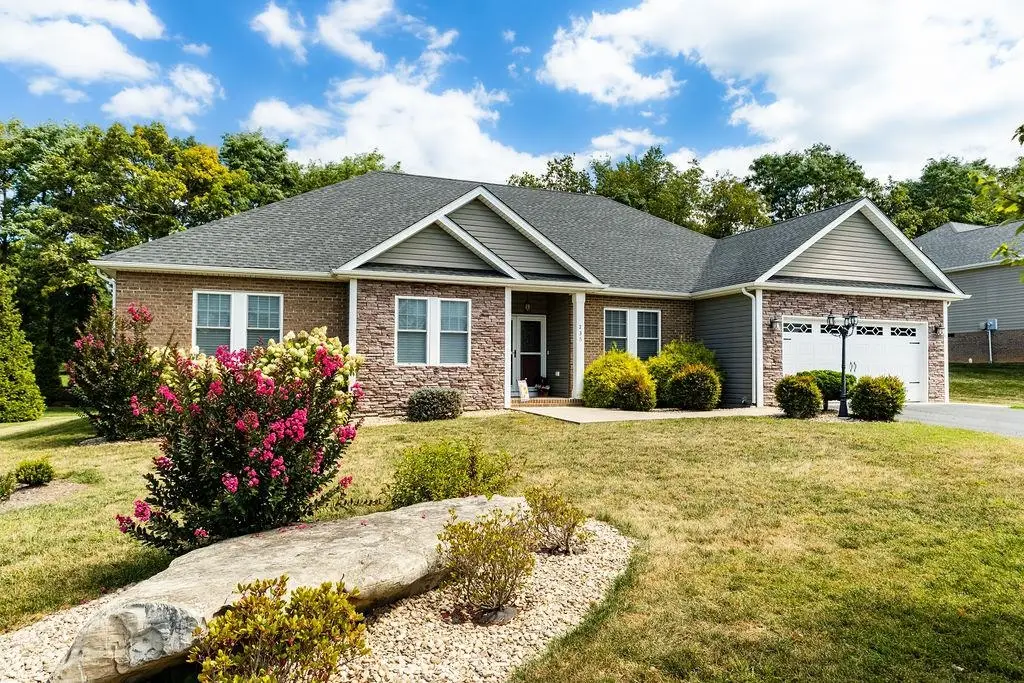 236 Jocelyn Ln, Waynesboro, VA 22980 - #1