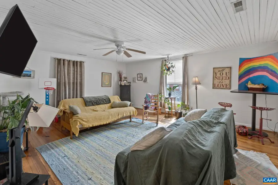 485 Valley St, Scottsville, VA 24590 - #3