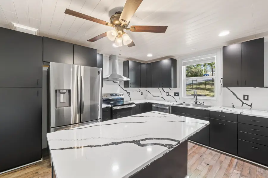 477 Chestnut Ave, Waynesboro, VA 22980 - Image #2