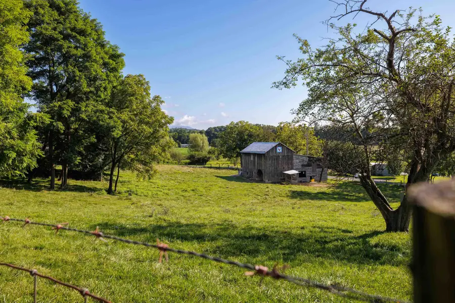 8016 Rebel Ln, Bridgewater, VA 22812 - Image #2