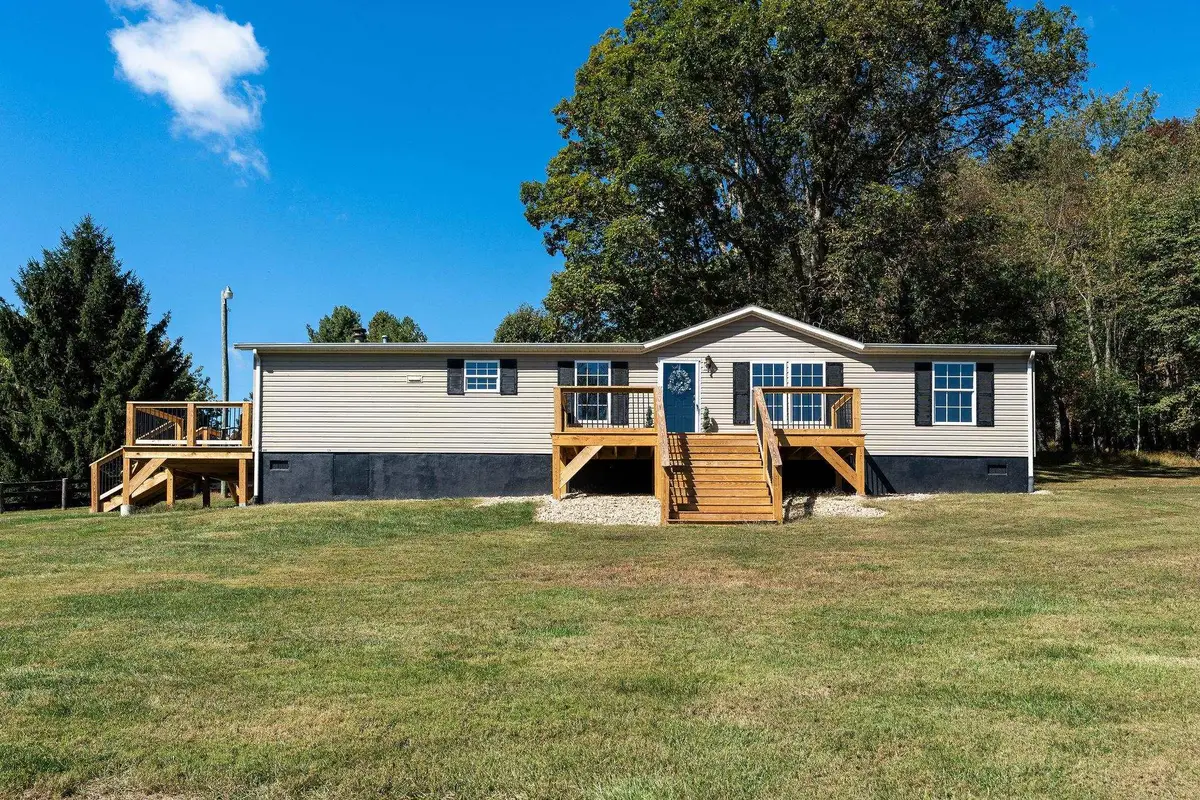 713 Newport Rd, Steeles Tavern, VA 24476 - Image #1