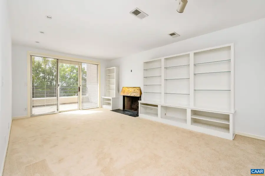 408 Market St E, Charlottesville, VA 22902 - Image #3