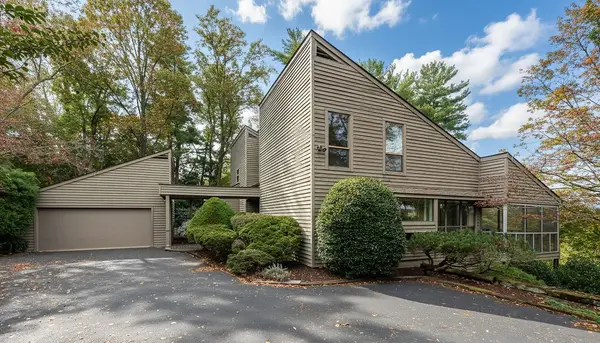 225 Mt View Dr, Staunton, VA 24401