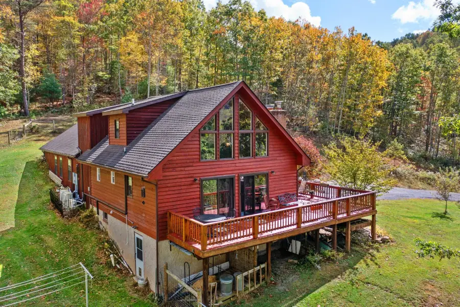 65 Cubbley Rd, Hot Springs, VA 24445 - #3