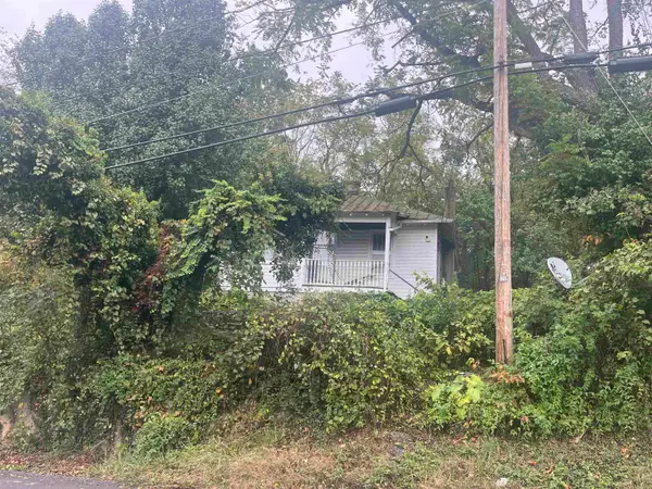 1221 Donaghe St, Staunton, VA 24401