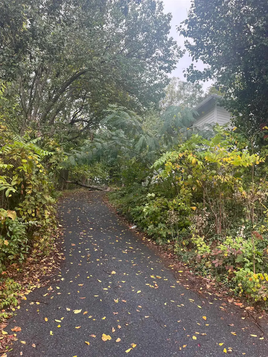 1221 Donaghe St, Staunton, VA 24401 - #3