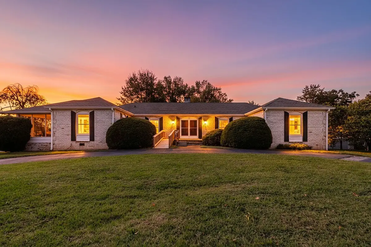 840 Hawthorne Ln, Waynesboro, VA 22980 - Image #1