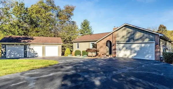 94 Dices Spring Rd, Weyers Cave, VA 24486