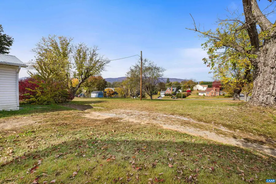 613 6th St, Shenandoah, VA 22849 - #3