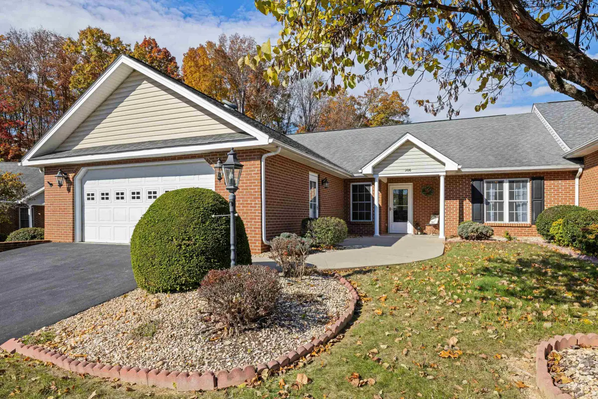 206 Red Oak Dr, Staunton, VA 24401 - #1