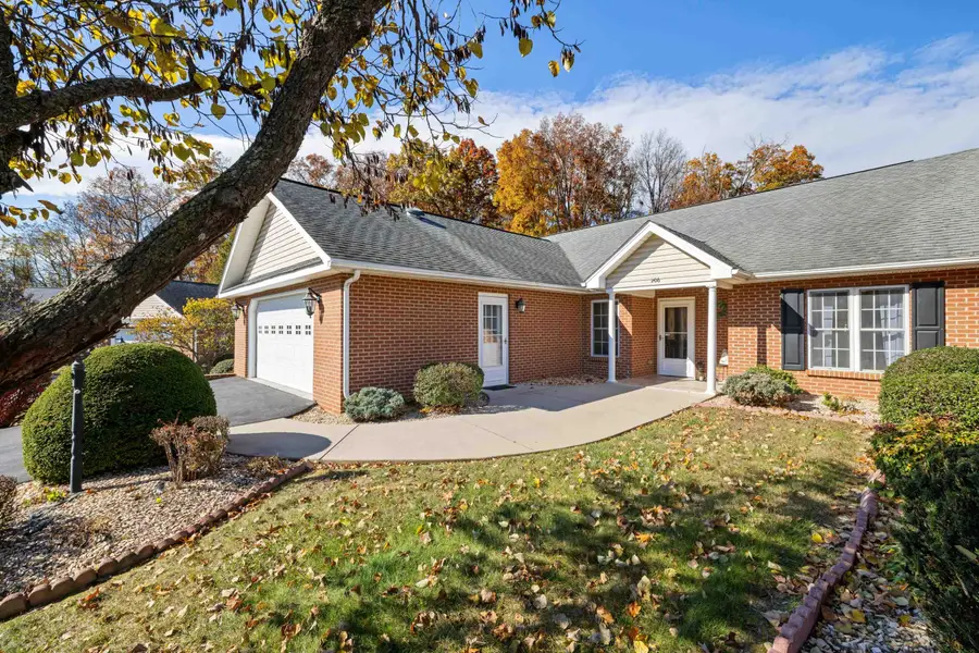 206 Red Oak Dr, Staunton, VA 24401 - #2