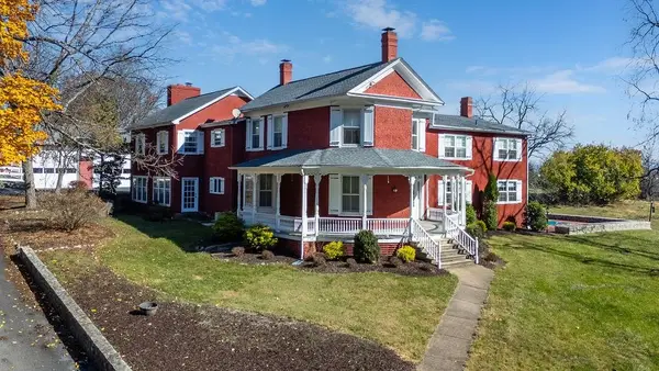 1004 Beverley St E, Staunton, VA 24401