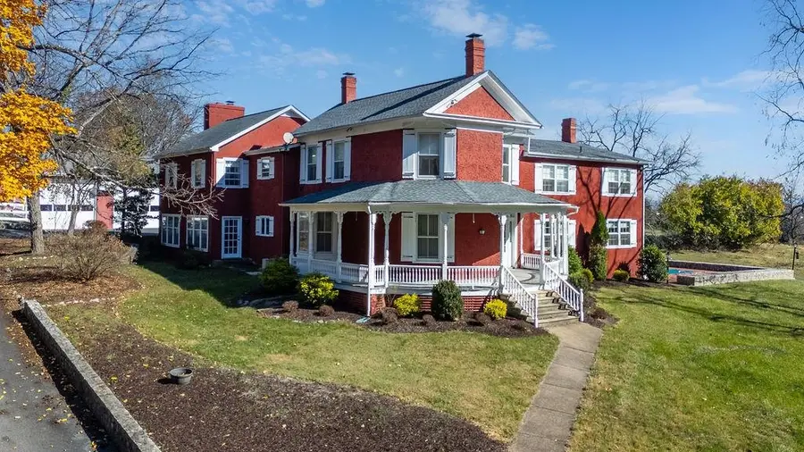 1004 Beverley St E, Staunton, VA 24401 - #3