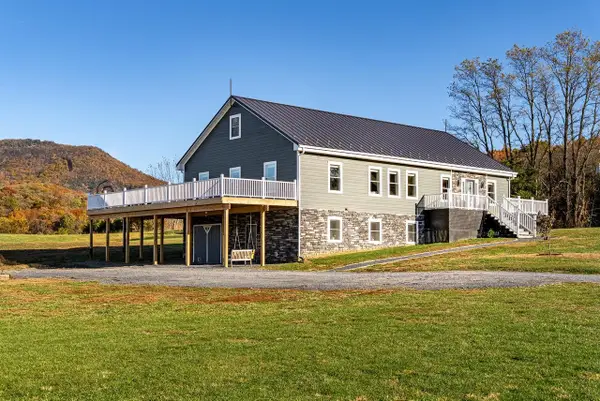 3115 Lairds Knob Dr, Keezletown, VA 22832