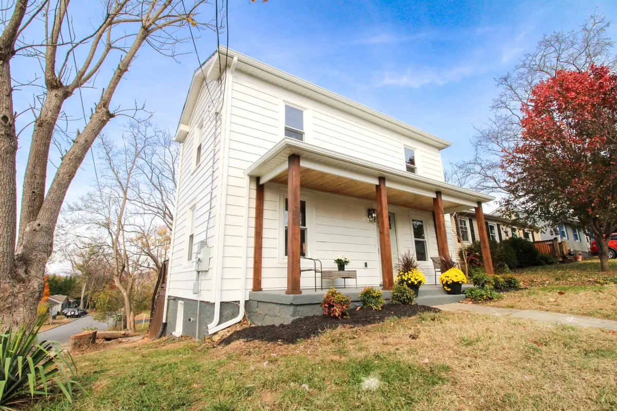 802 Burwell Ave, Staunton, VA 24401 - #1