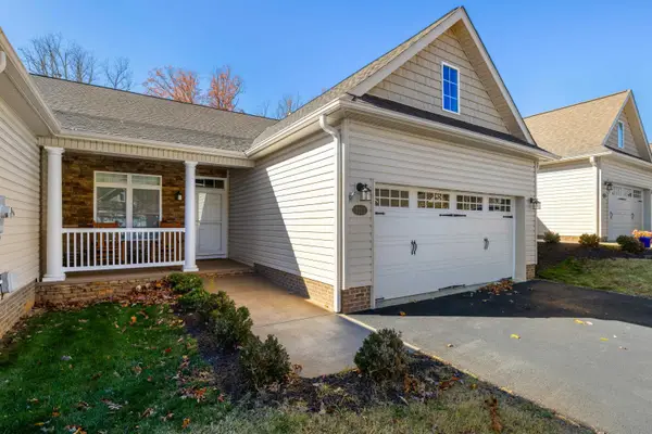 1212 Stocker St, Staunton, VA 24401