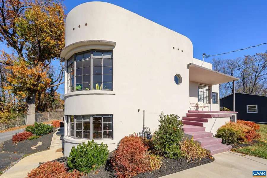 645 Frederick St W, Staunton, VA 24401 - #2