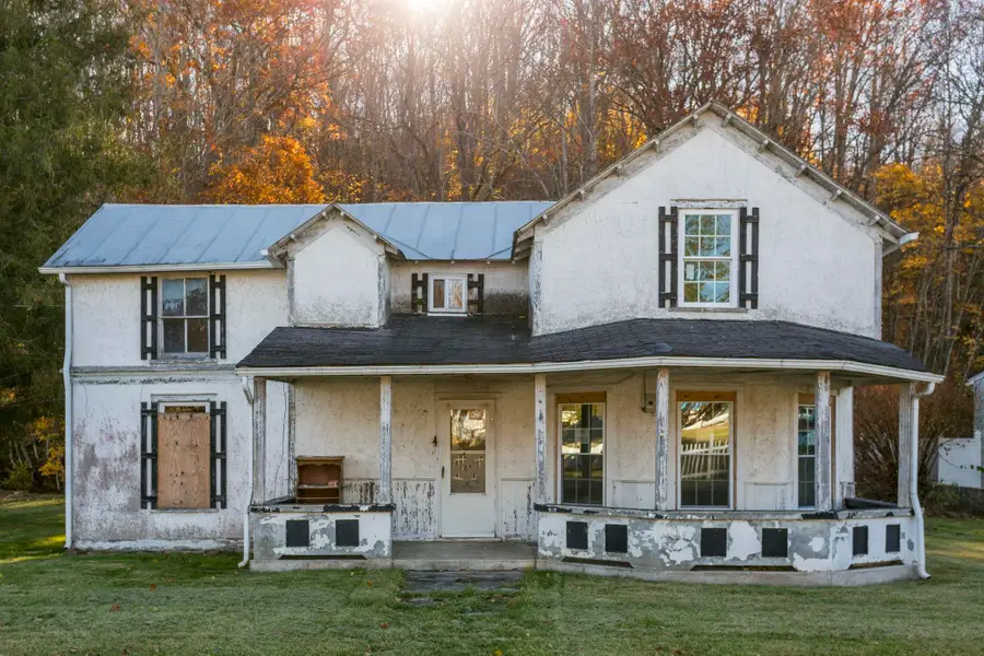 165 W Railroad Ave, Craigsville, VA 24430 - #2