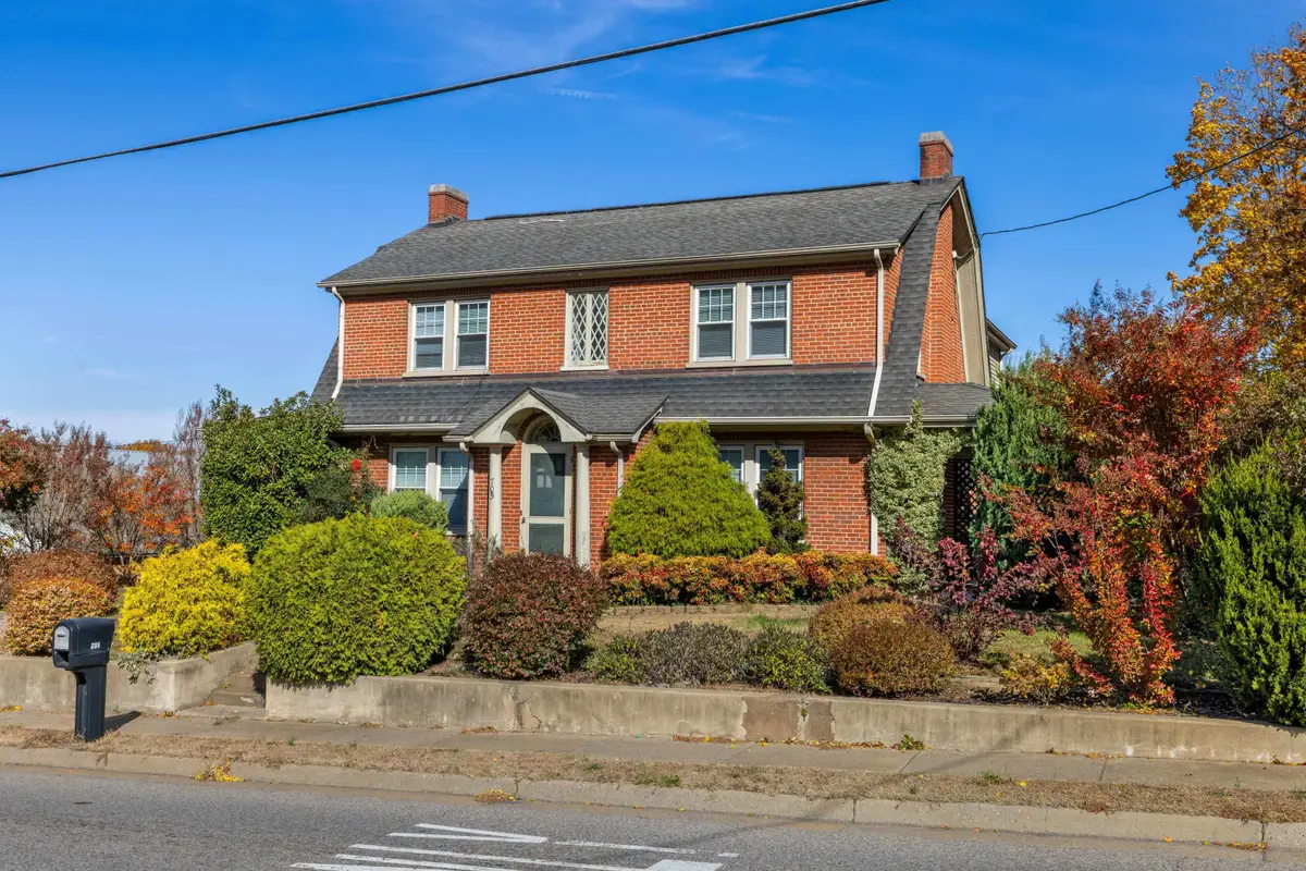 705 Richmond Ave, Staunton, VA 24401 - #1