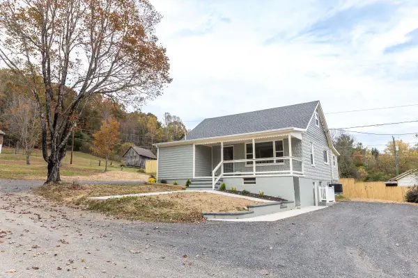 18 Merrywood Dr, Lexington, VA 24450